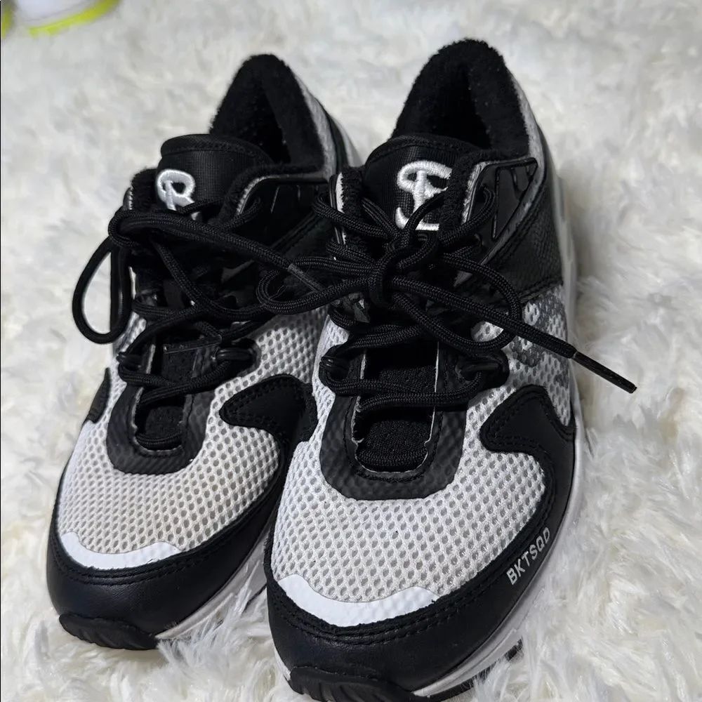 SoleSavy Black and white Sneakers